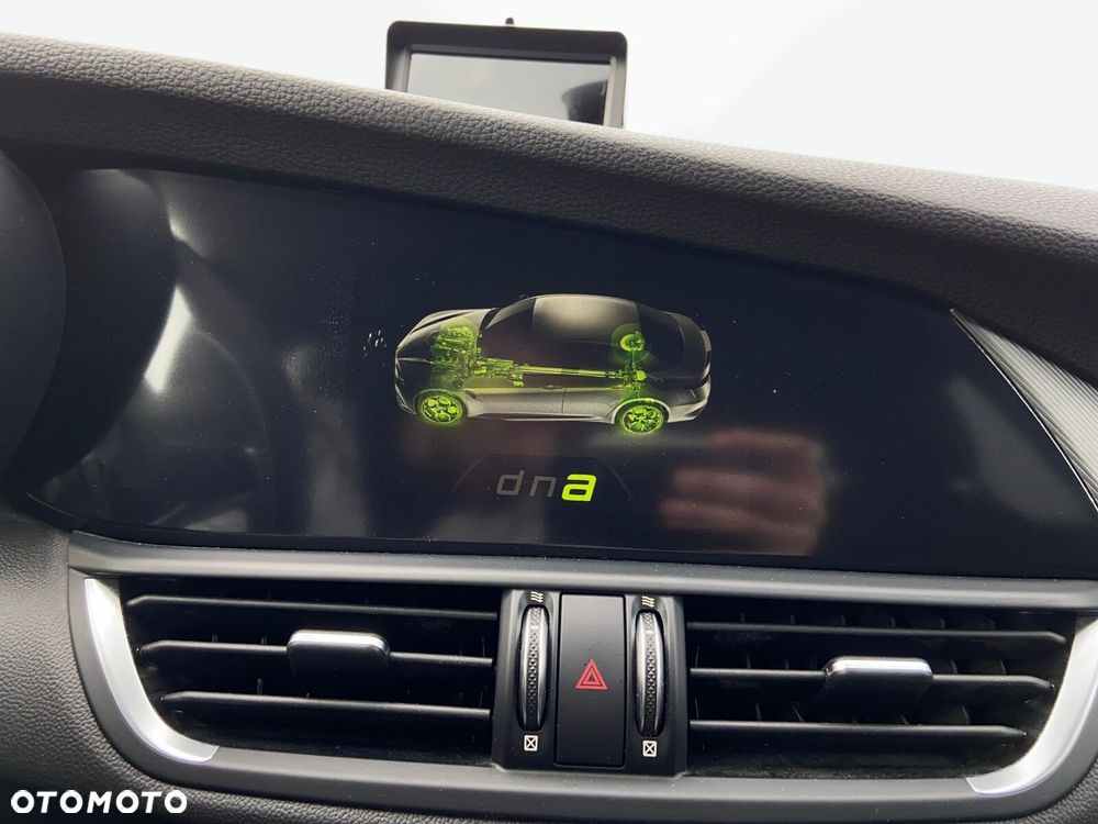 Alfa Romeo Giulia 2.0 Turbo Veloce Q4 - 26