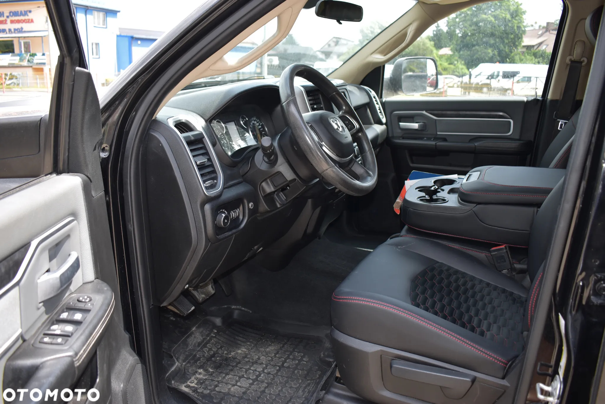 RAM 1500 Crew Cab Sport - 13