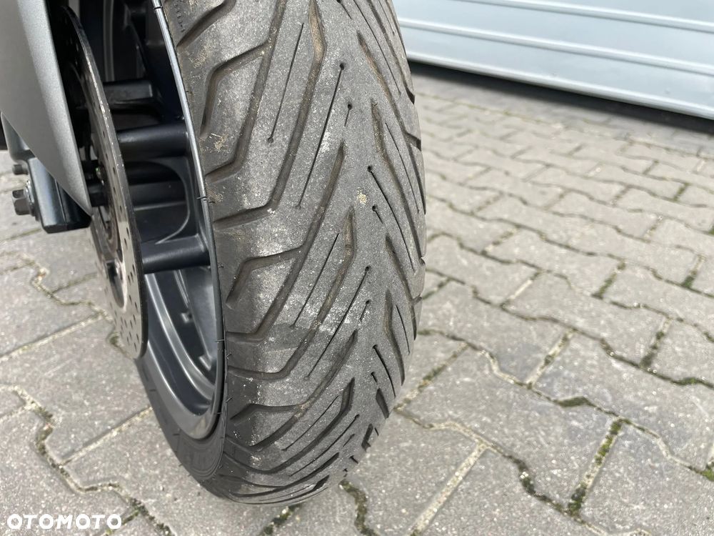 Yamaha X-max - 16