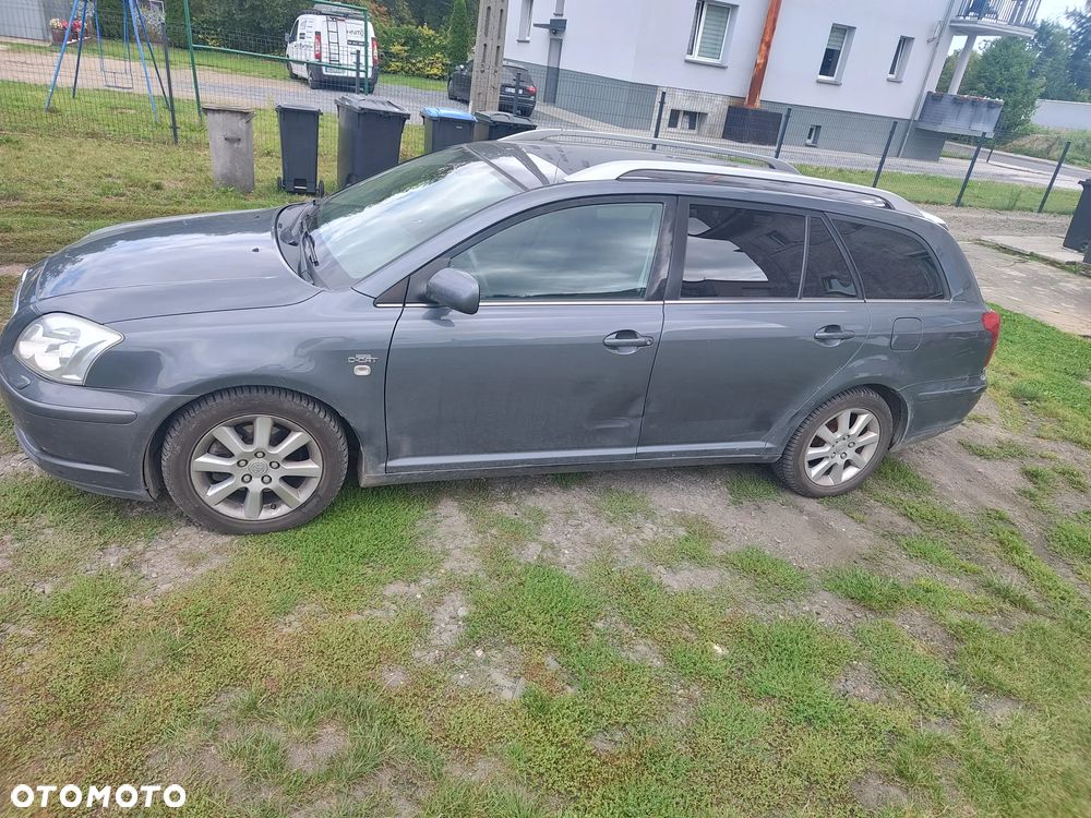 Toyota Avensis - 2