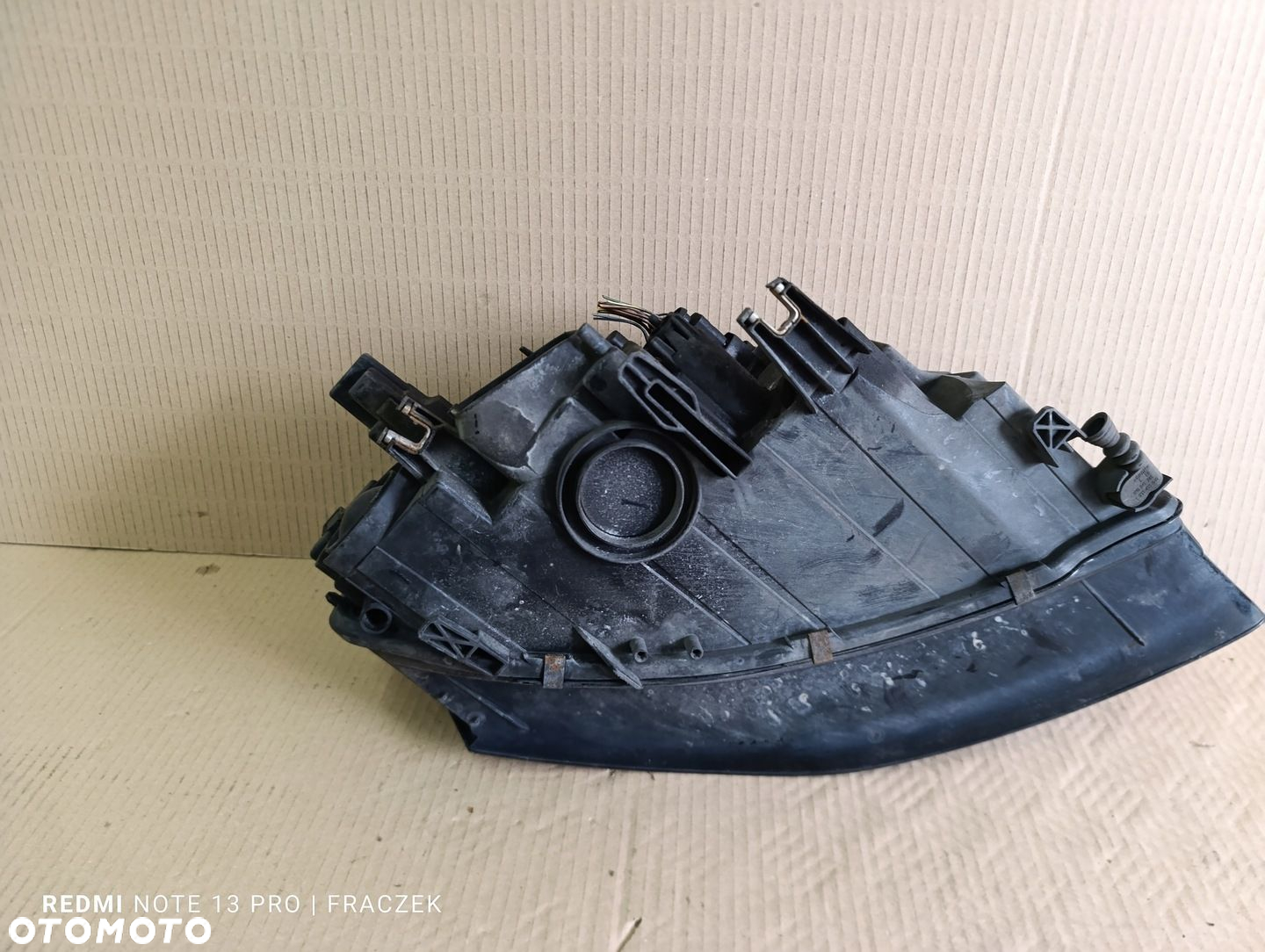 LAMPA REFLEKTOR LEWA PRZÓD AUDI A4 B8 8K0941004 - 7