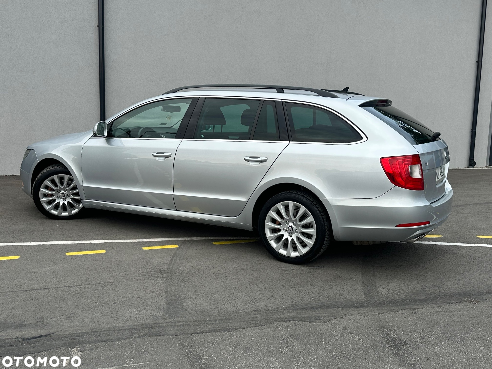 Skoda Superb Combi 2.0 TDI DSG Elegance - 16