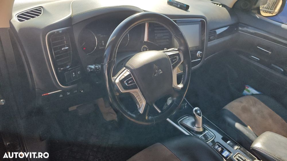 Mitsubishi Outlander 2.0L AS&G CVT Intense+ - 1