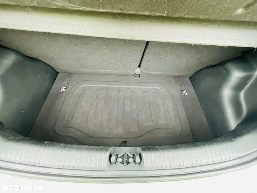 Hyundai i10 1.2 Fifa World Cup Edition - 20