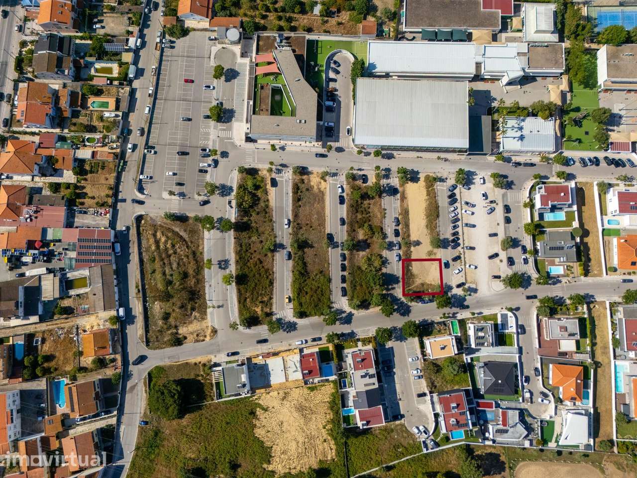 Terreno urbano em loteamento de luxo (ABC: 460m2), 4 fogos com 3 frent - Grande imagem: 3/19
