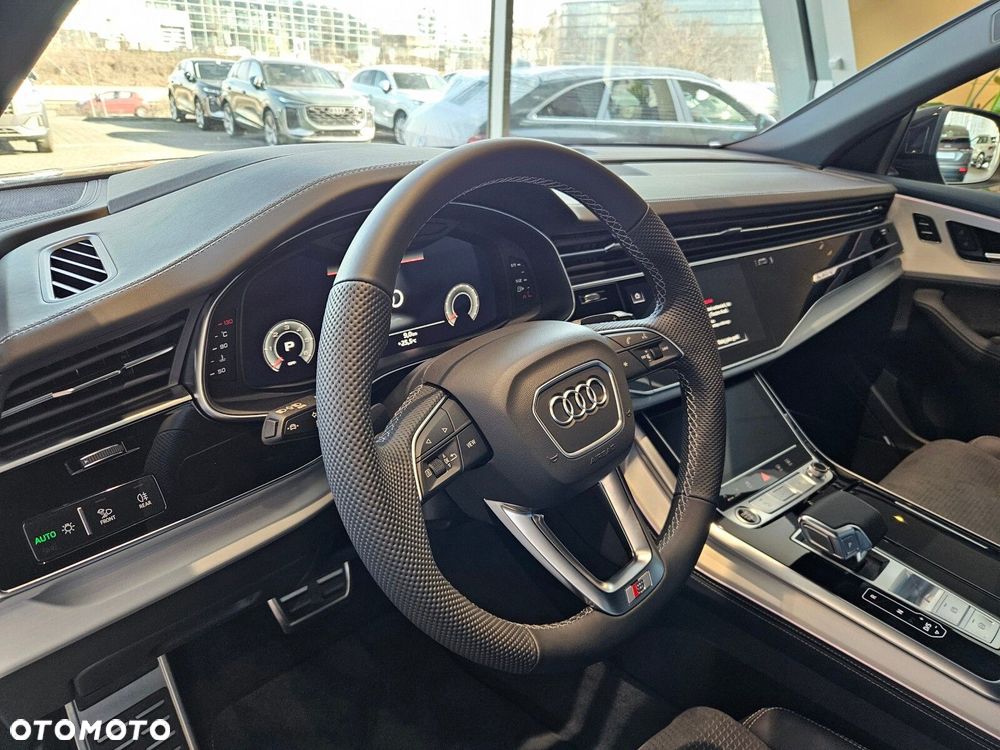 Audi Q8 - 12
