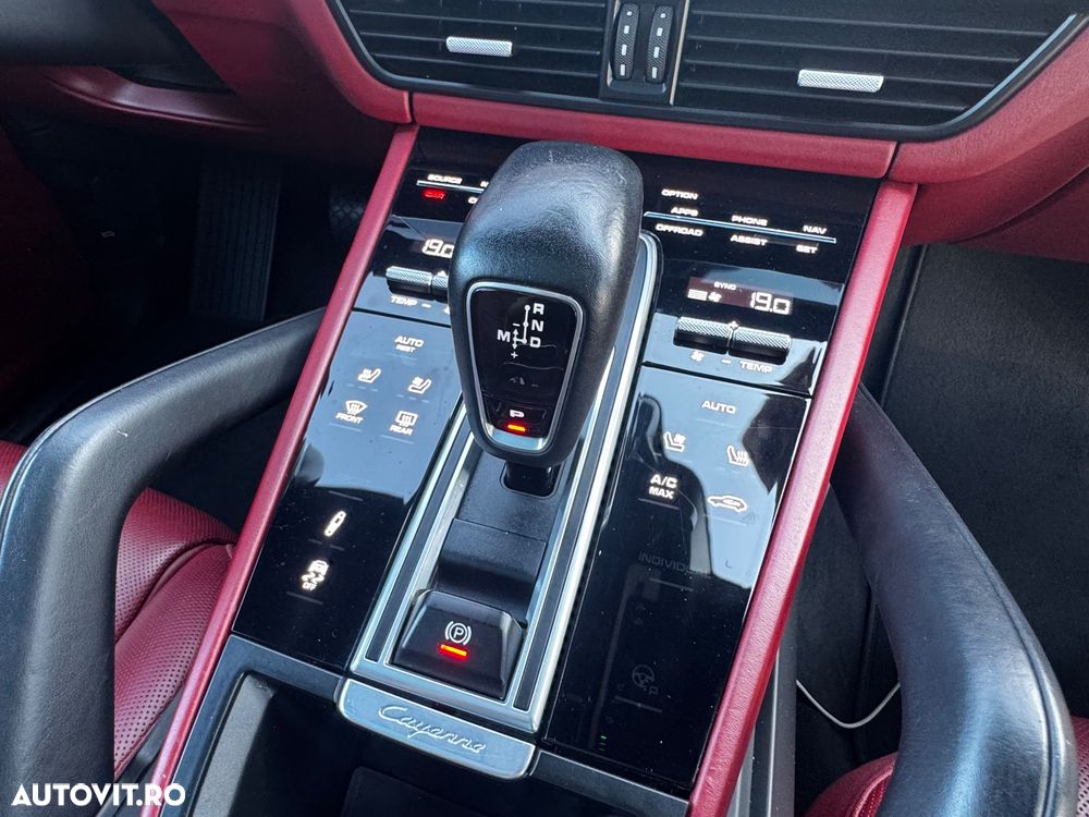 Porsche Cayenne Tiptronic S Platinum Edition - 29