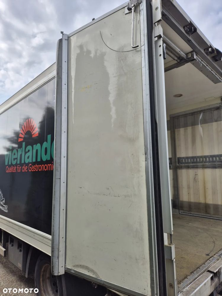 Chłodnia Mroźnia 8 palet, 4.5m , 2 komory, 2 parowniki, zasilanie stacjonarne na prąd, stan bdb! - 20