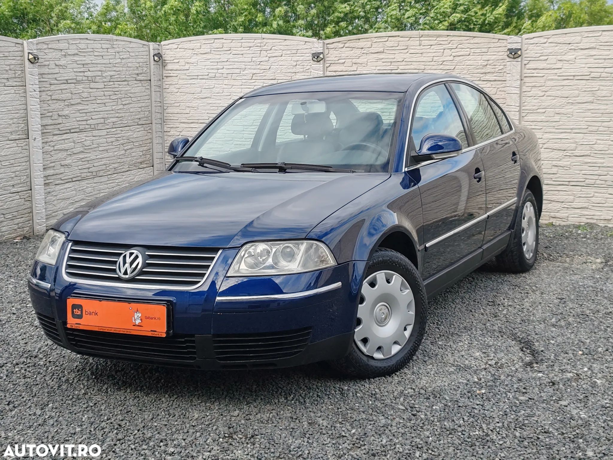 Volkswagen Passat - 1