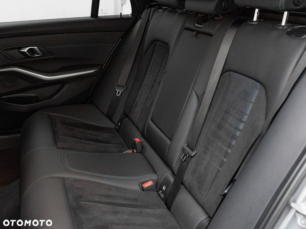 BMW Seria 3 318d M Sport - 26