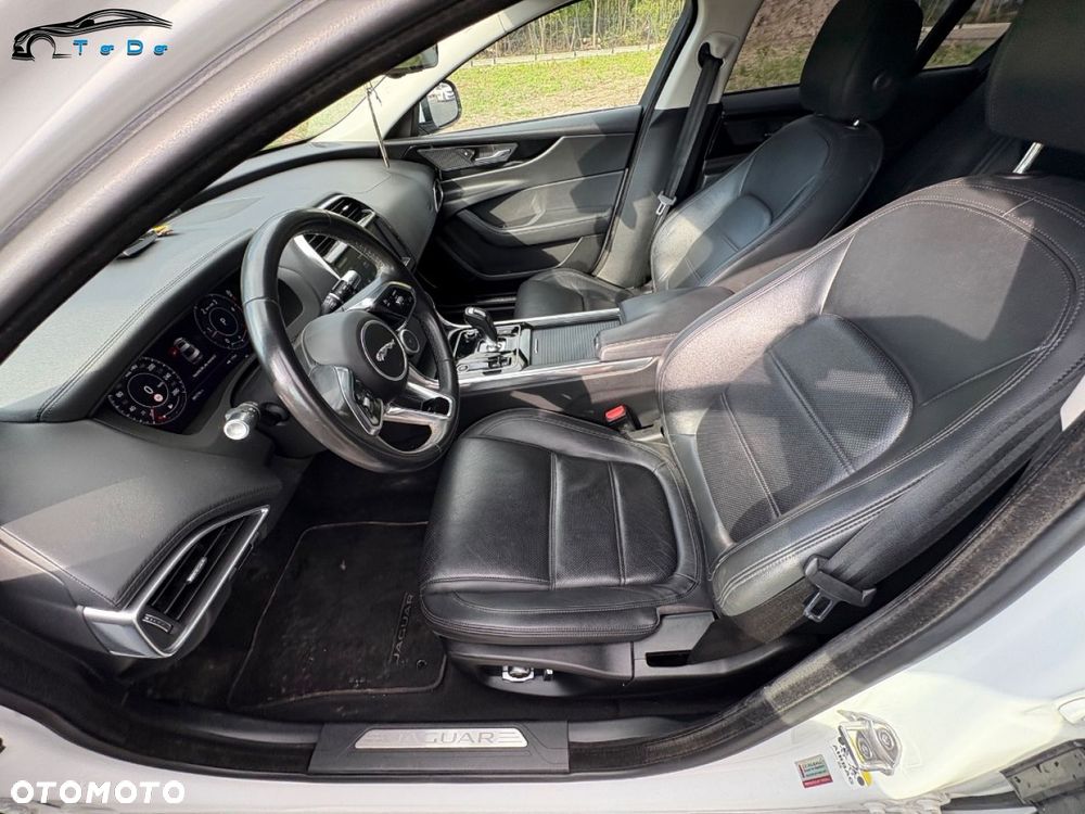 Jaguar XE 2.0 D R-Sport - 21