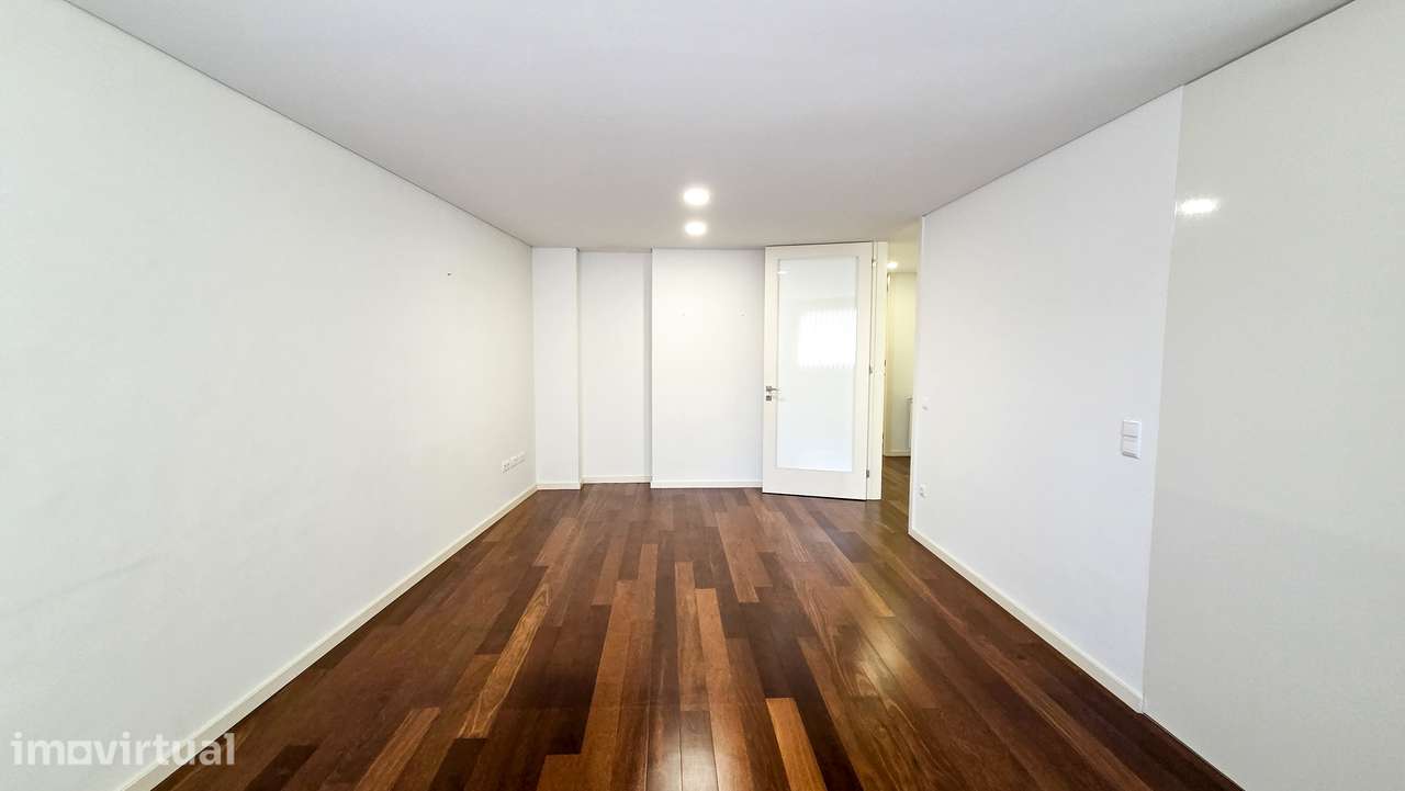 T3 Espaçoso e Recente (2019) em Paranhos | Excelente Estado e Garagem - Grande imagem: 3/40