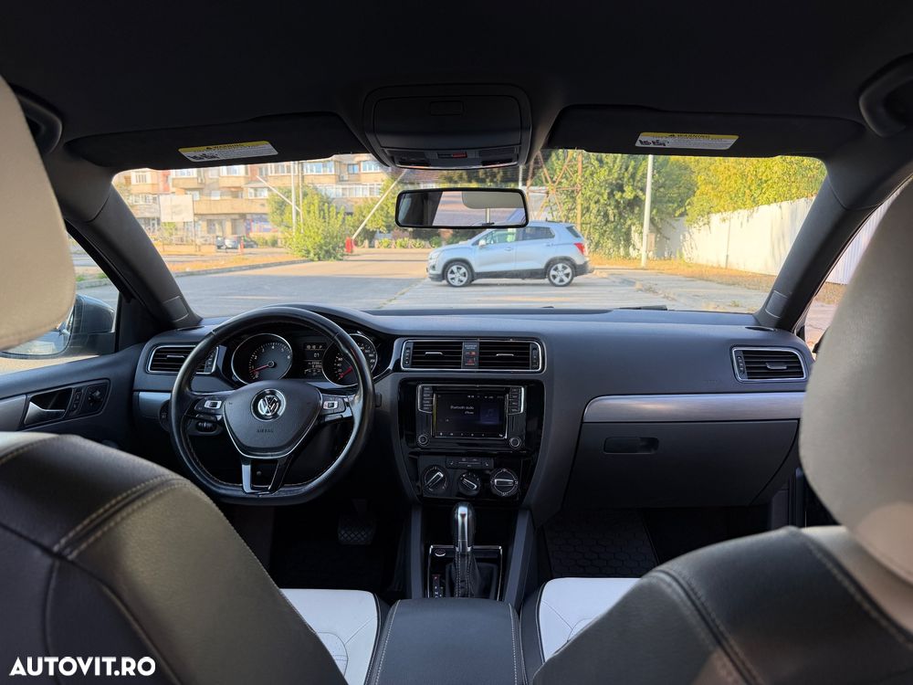 Volkswagen Jetta - 4