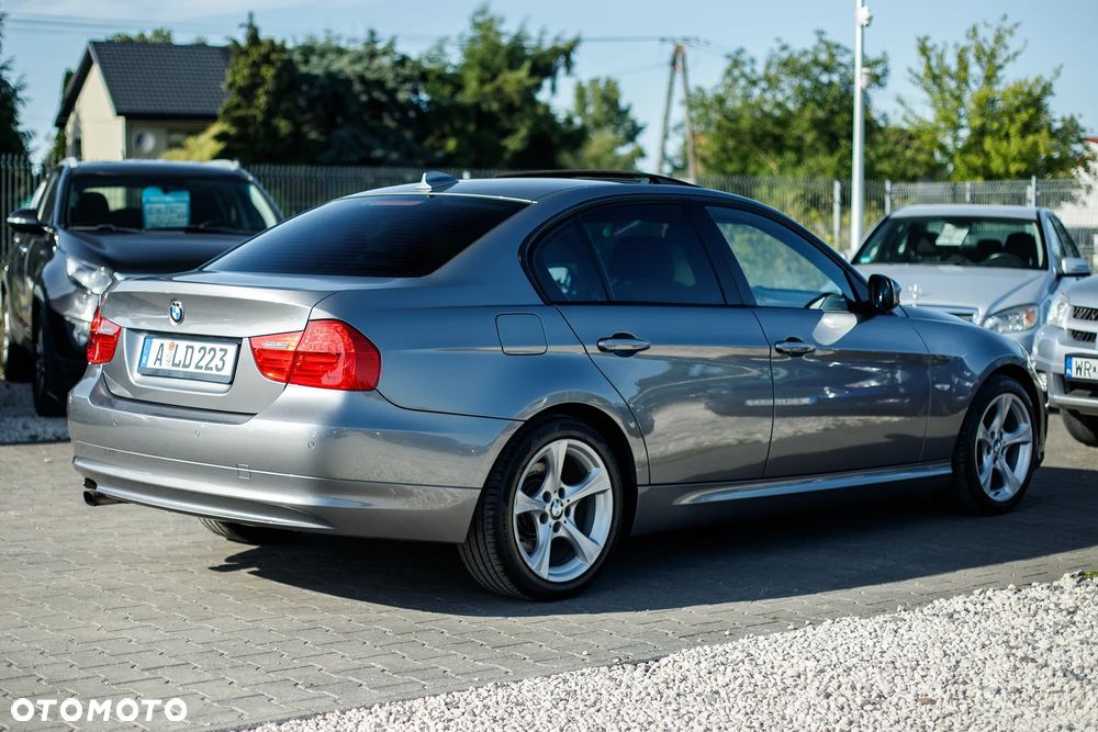 BMW Seria 3 318i Edition Sport - 13