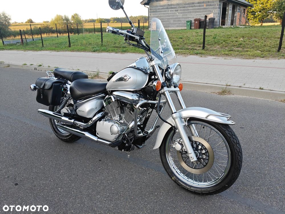 Suzuki Intruder - 1