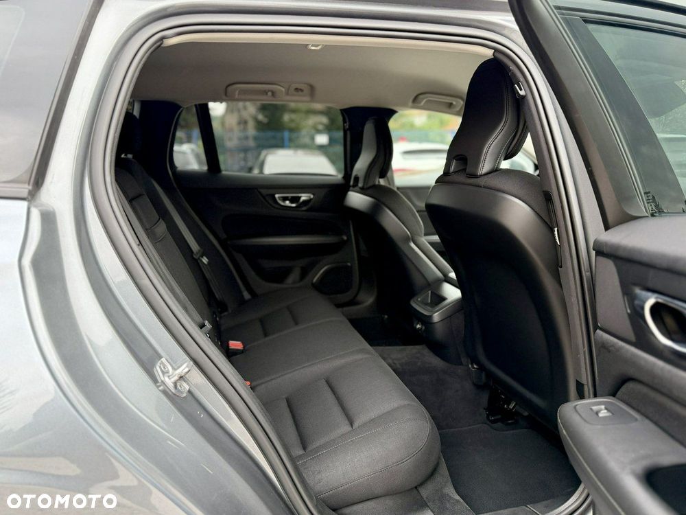 Volvo V60 D4 AWD Geartronic Momentum Pro - 12
