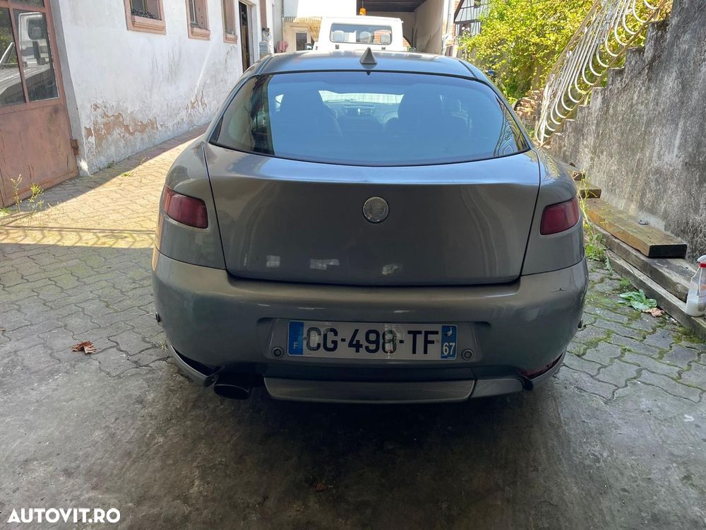 Alfa Romeo GT 1.9 JTD M-Jet Distinctive - 4