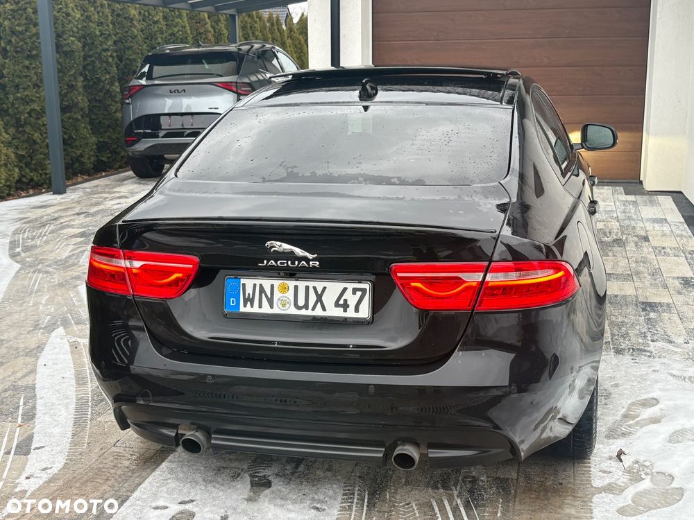 Jaguar XE 25t R-Sport - 3