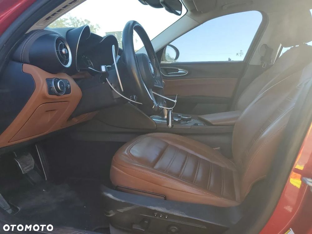 Alfa Romeo Giulia 2.0 Turbo 16V AT8 Veloce Ti - 8