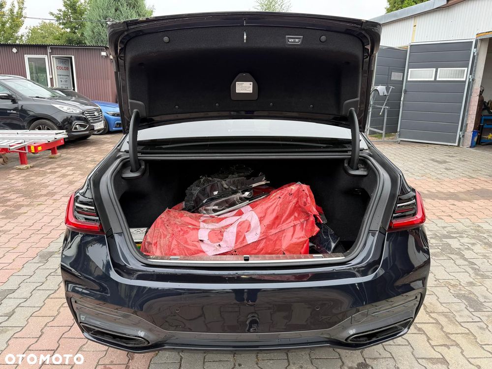 BMW Seria 7 740Li sport - 12
