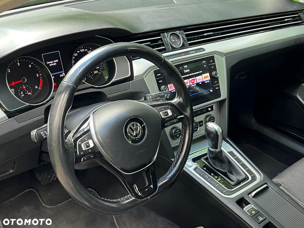 Volkswagen Passat - 20