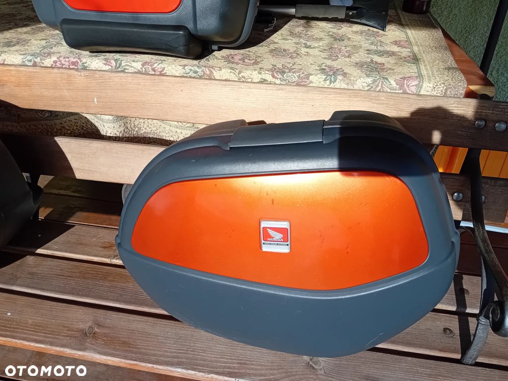 Sprzedam kpl. kufrów wraz z stelażami Honda Varadero 1000 rok 1999 - 2