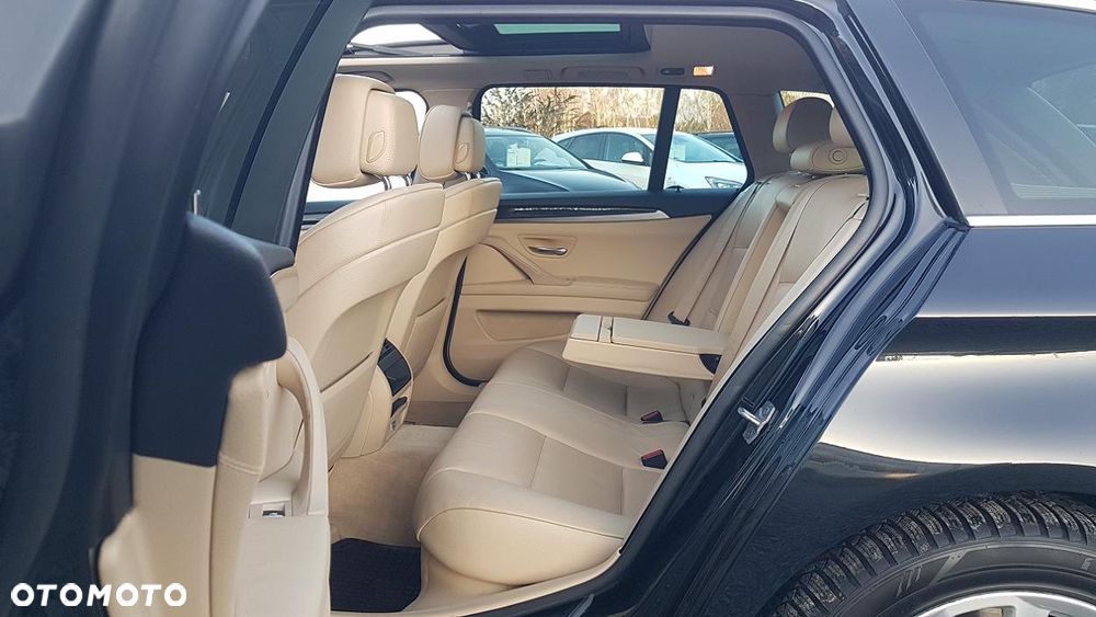 BMW Seria 5 520d xDrive - 23