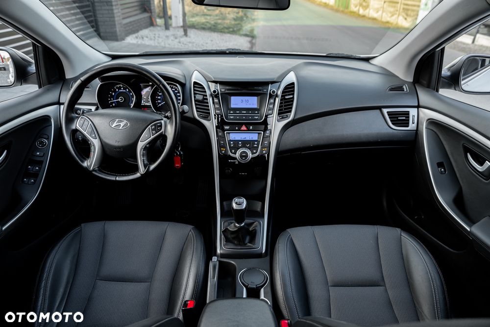 Hyundai i30 i30cw 1.6 Trend - 27