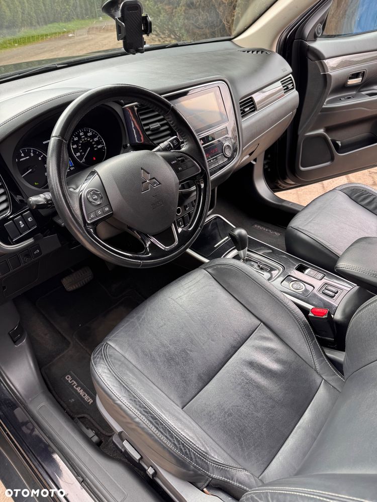 Mitsubishi Outlander - 13