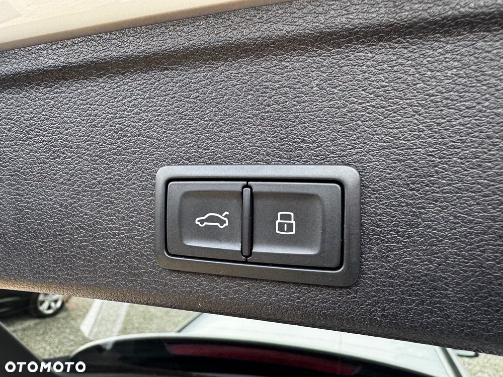 Audi A4 Avant 40 TDI S tronic S line - 32