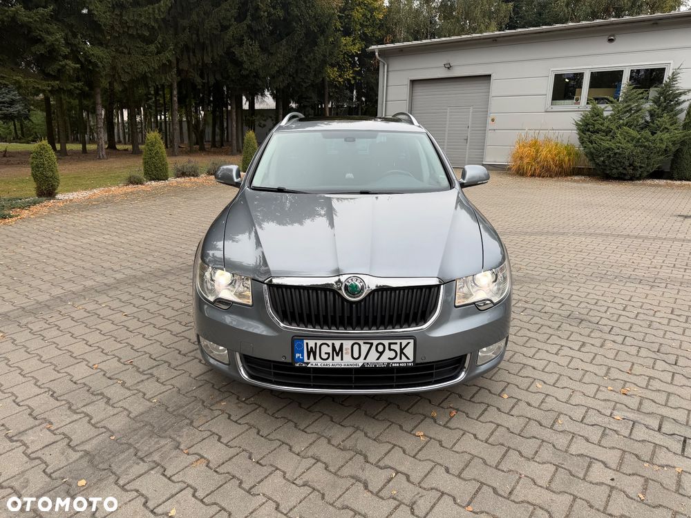 Skoda Superb 2012 photo 2