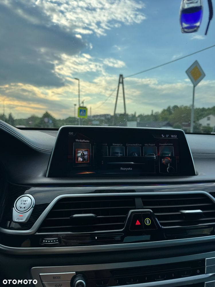 BMW Seria 7 750Li - 6