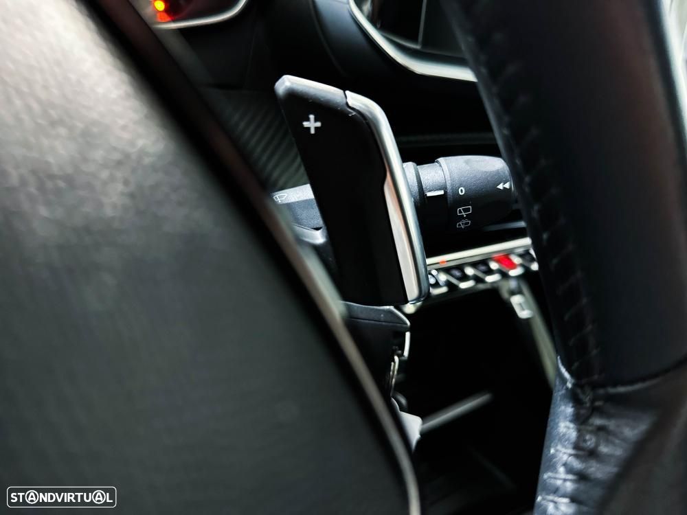 Peugeot 2008 1.2 PureTech Allure EAT8 - 26