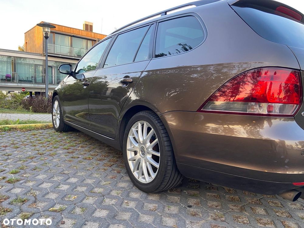 Volkswagen Golf 2.0 TDI DPF DSG MATCH - 17