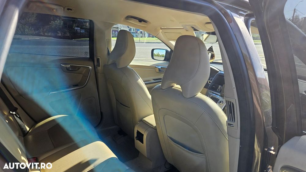 Volvo XC 60 D4 AWD Geartronic Summum - 9