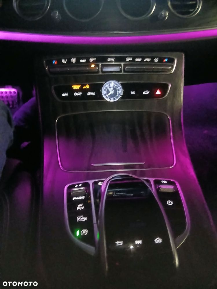 Mercedes-Benz Klasa E 220 d 4-Matic Business Edition 9G-TRONIC - 19