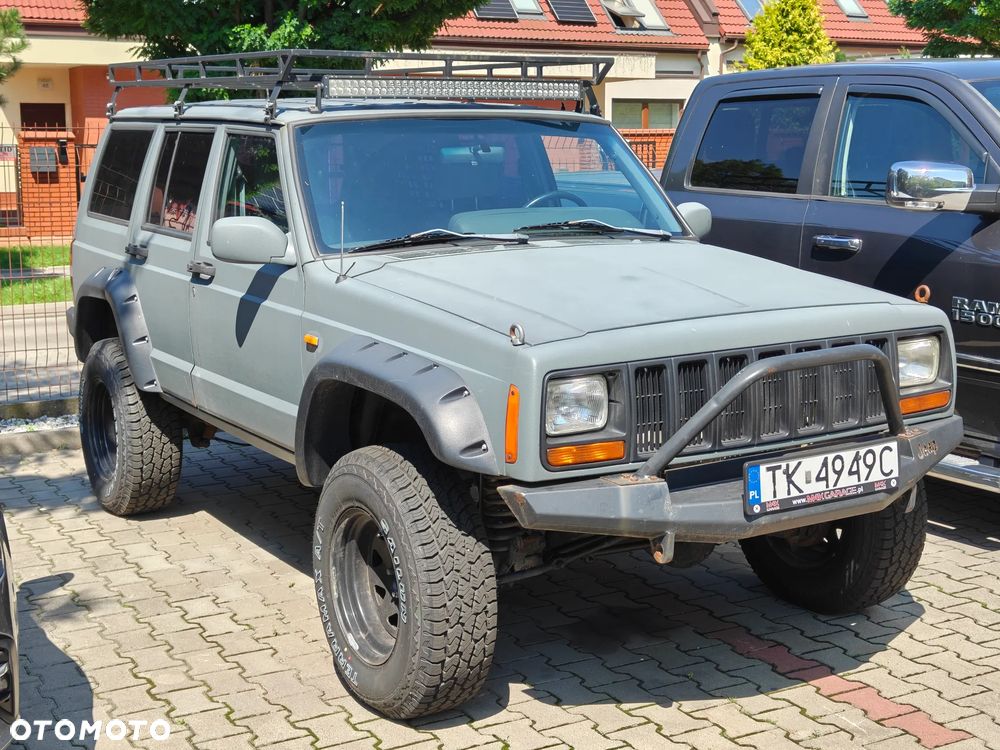 Jeep Cherokee - 1