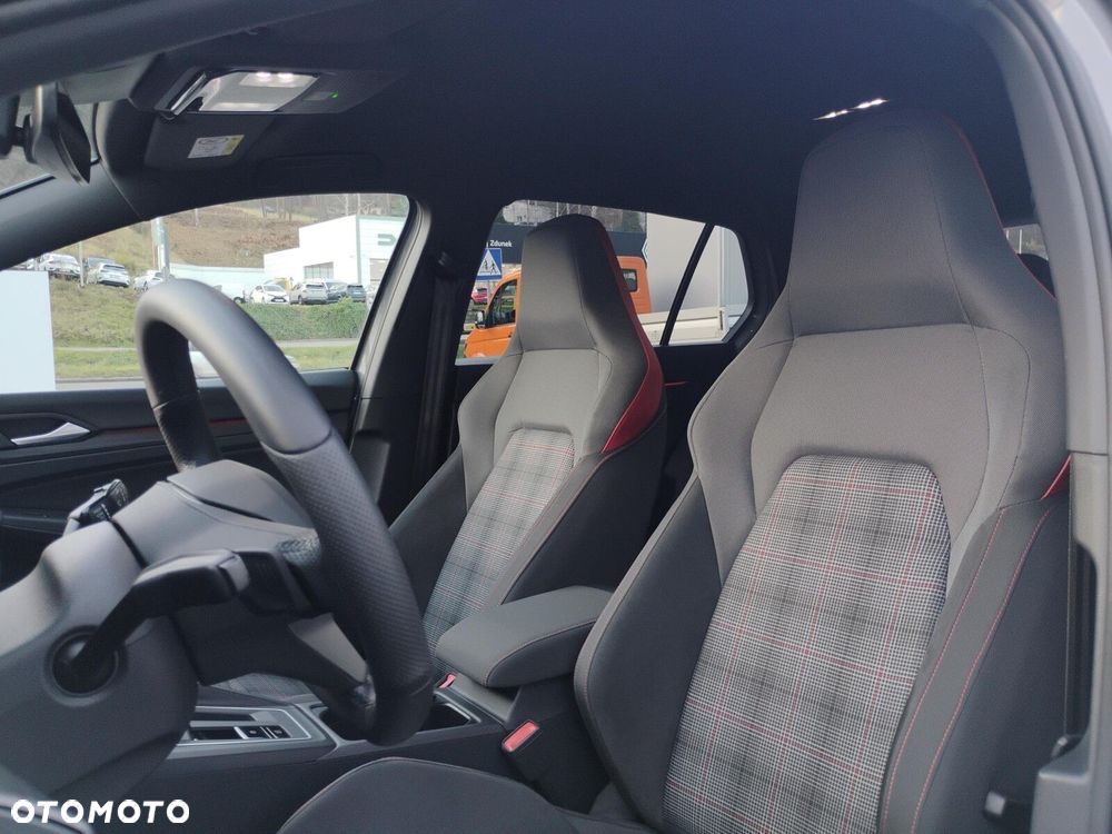 Volkswagen Golf - 13