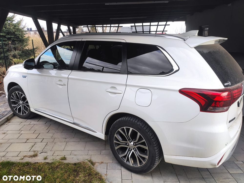 Mitsubishi Outlander Instyle + - 24