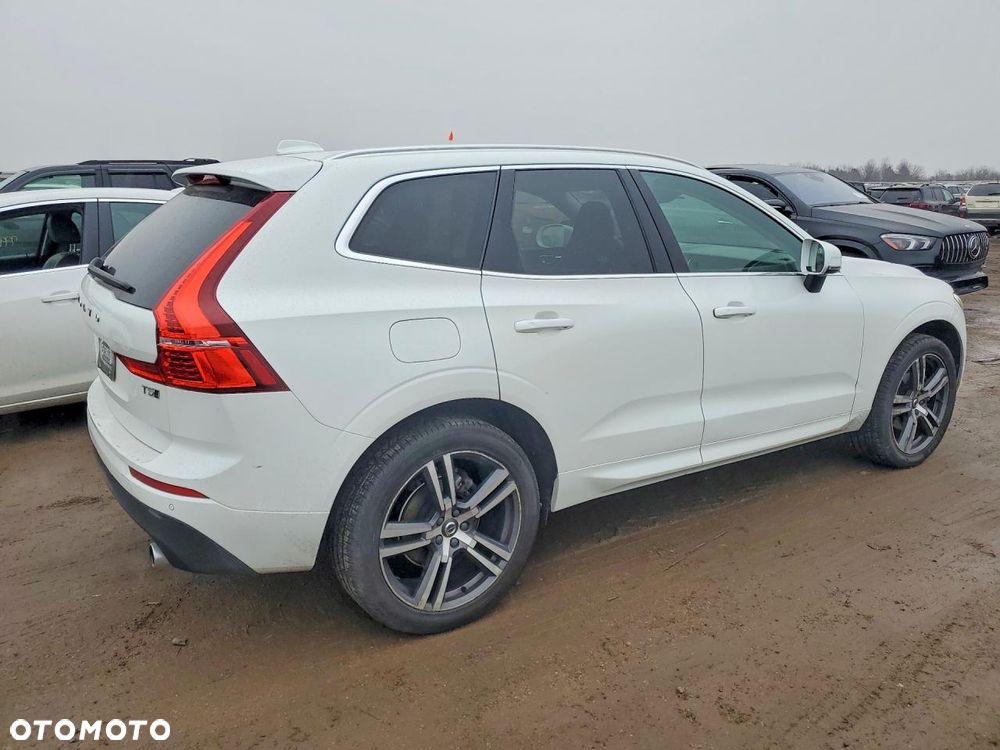 Volvo XC 60 T5 AWD Momentum - 4