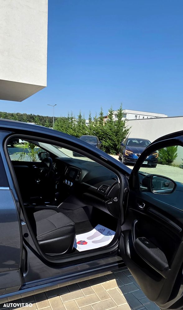 Renault Megane TCe 140 EDC GPF Zen - 31
