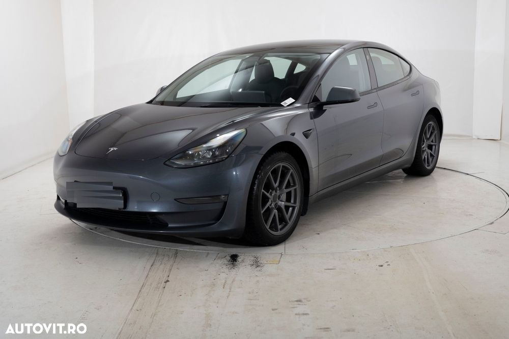 Tesla Model 3 - 1