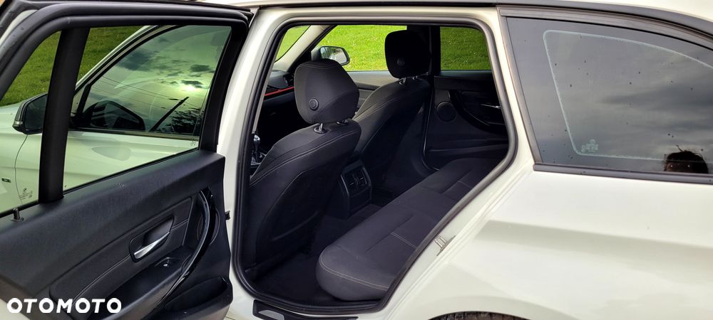 BMW Seria 3 320d DPF Edition Sport - 23