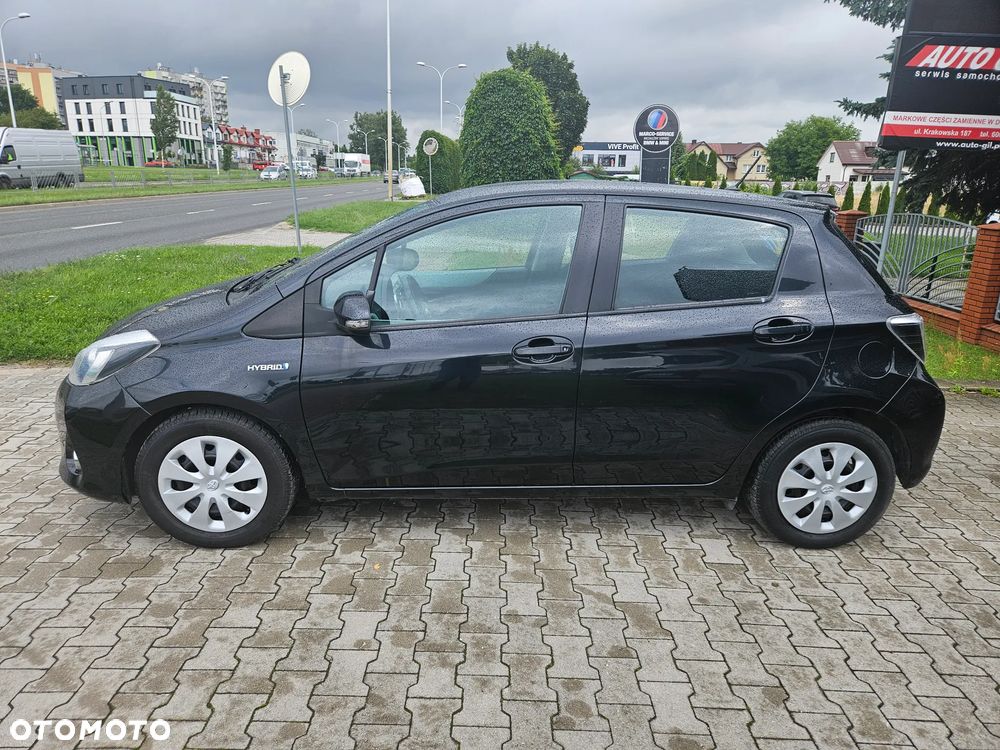 Toyota Yaris Hybrid 100 Sol - 22