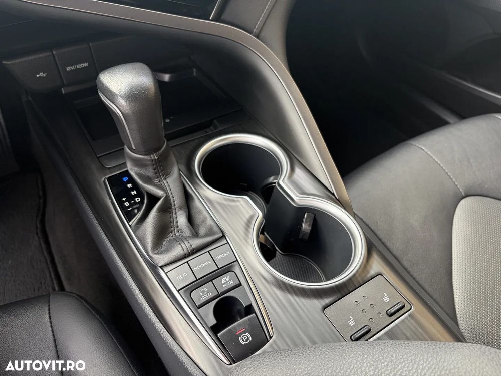 Toyota Camry 2.5 Dynamic - 26
