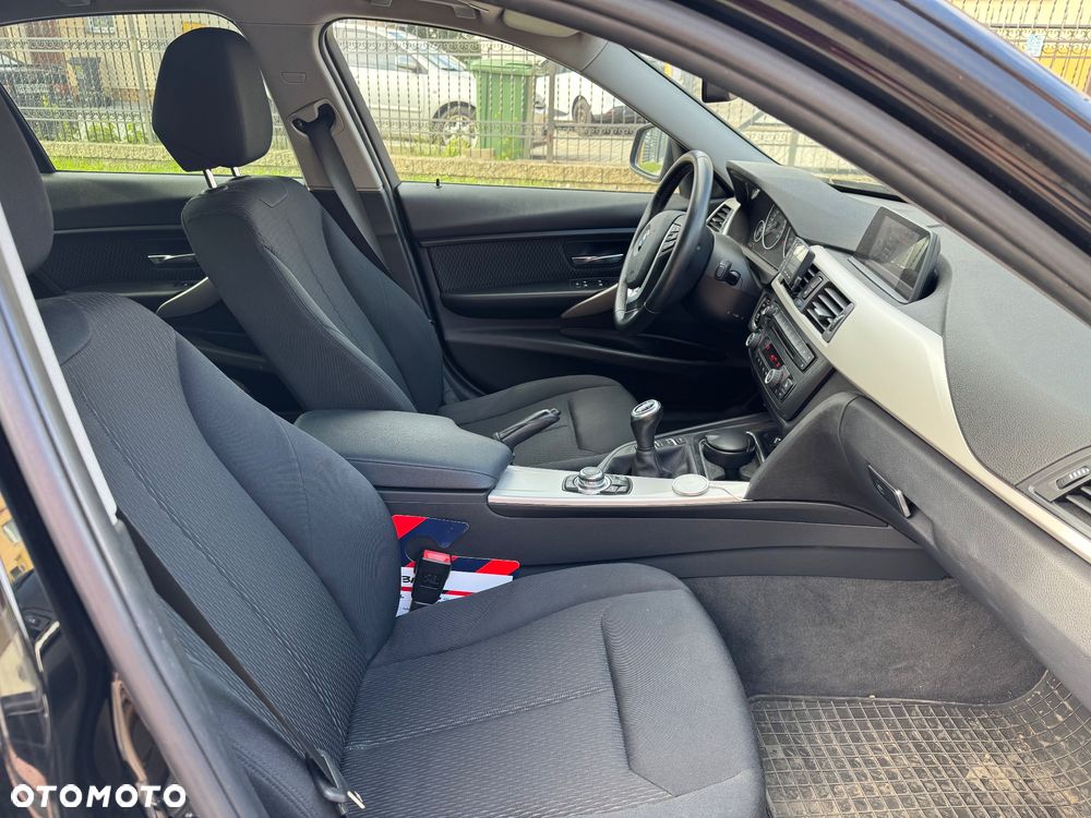 BMW Seria 3 318d Luxury Line EU6 - 14