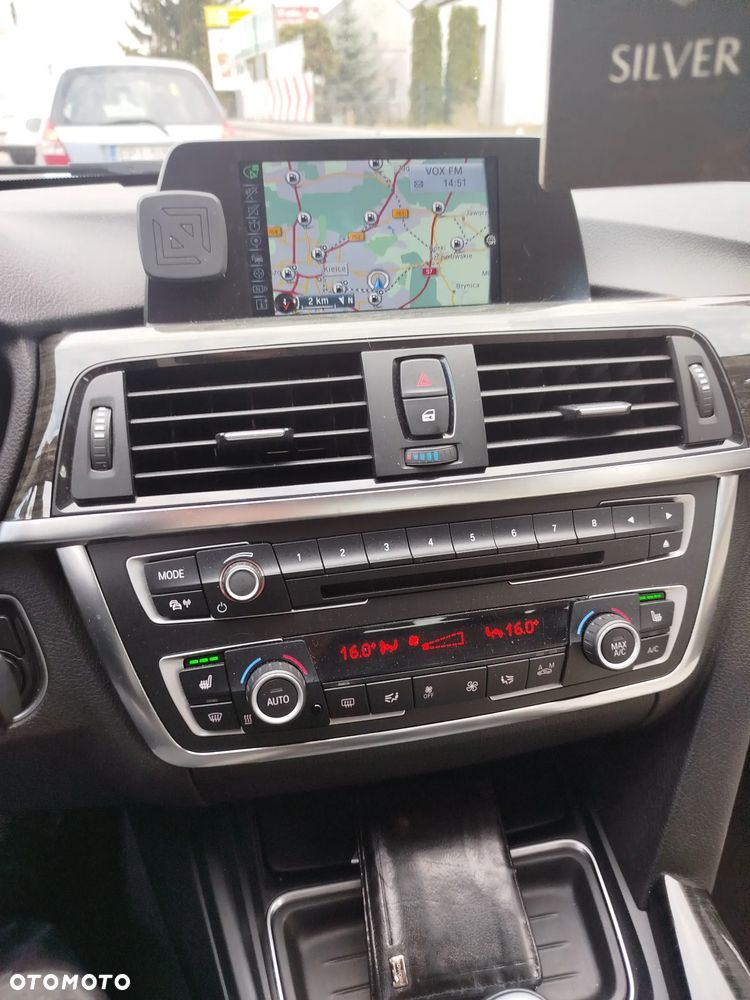 BMW Seria 3 318d Blue Performance Luxury Line - 13