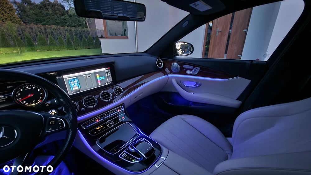 Mercedes-Benz Klasa E 300 9G-TRONIC AMG Line - 23