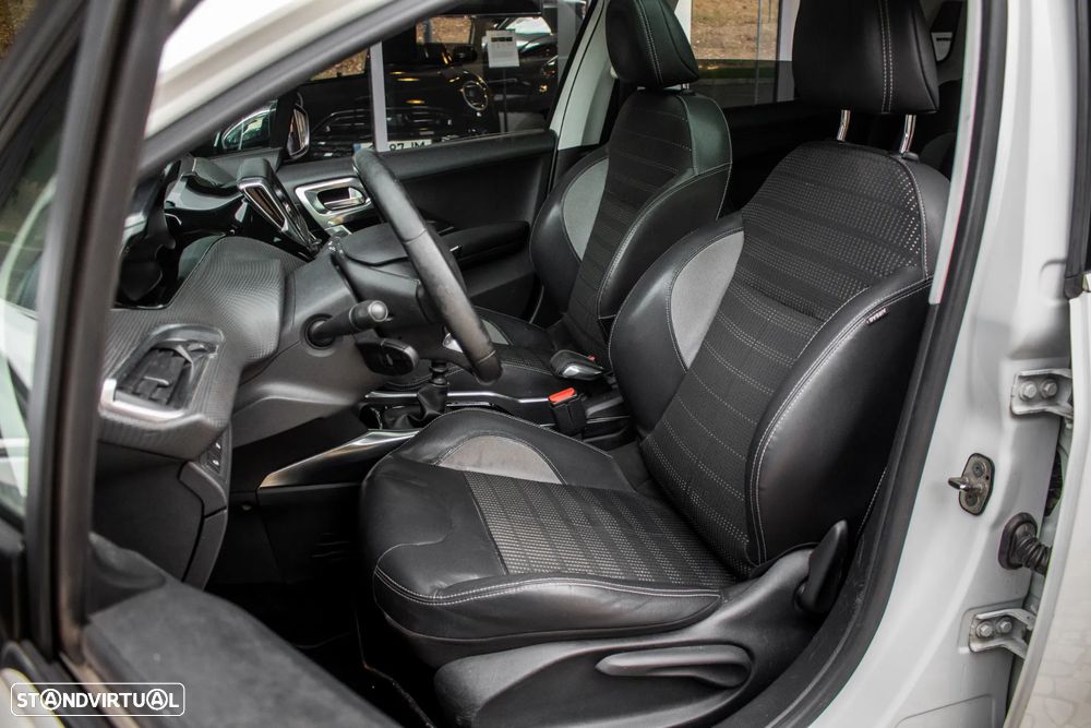 Peugeot 2008 1.6 e-HDi Allure - 17