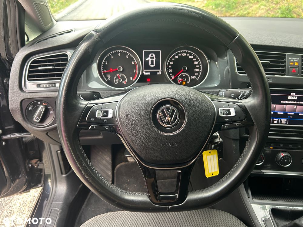 Volkswagen Golf - 10